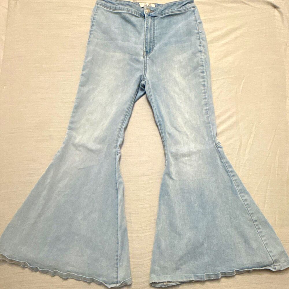 We The Free Thirty Women's US30 Light Wash Blue Flare Bell Bottoms 90s Style